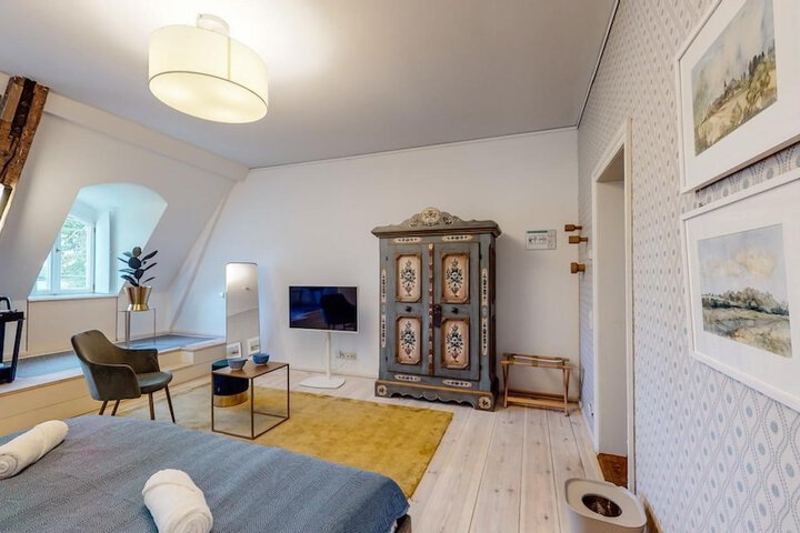 Room 2 of 60