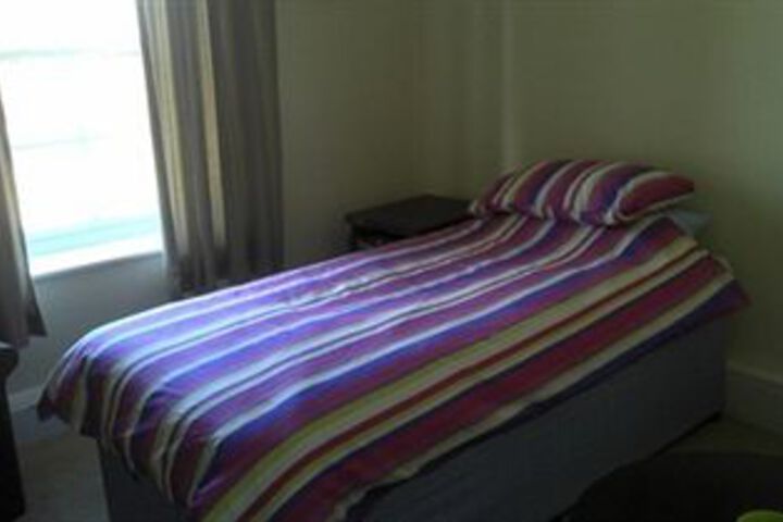 Room 4 of 8