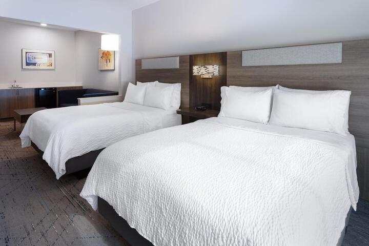 Deluxe 2 Queen Beds Accessible (13 of 13)