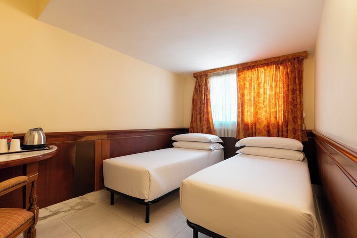 Room 38 of 103