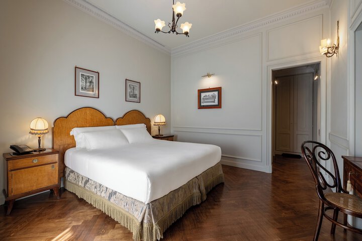 Room 85 of 181