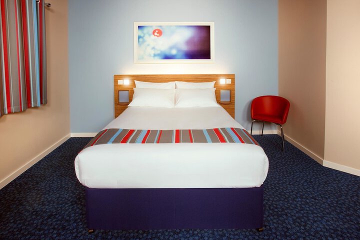 Room 5 of 13