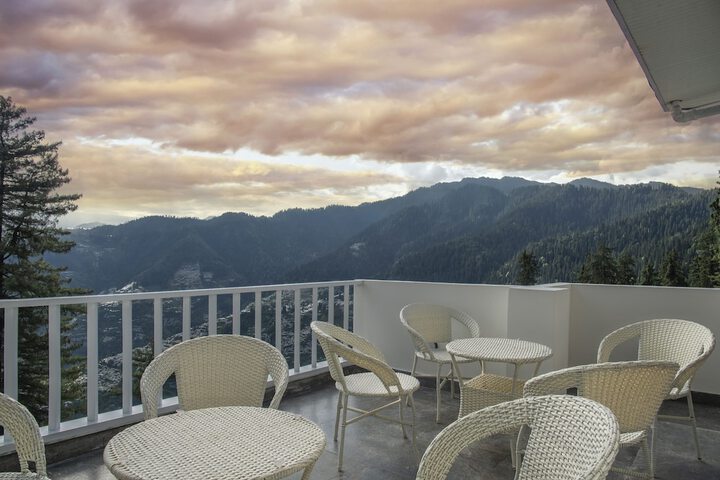 Dining 68 of 87