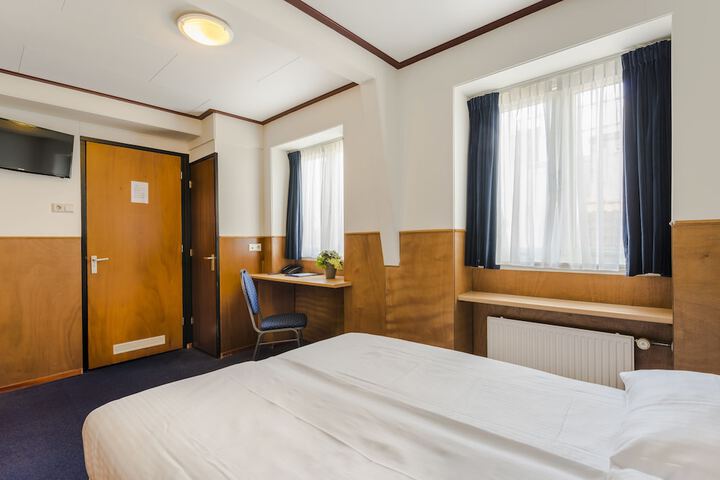 Room 9 of 94