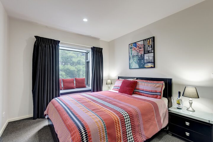Room 2 of 86