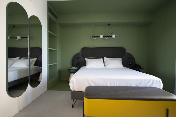 Room 18 of 127