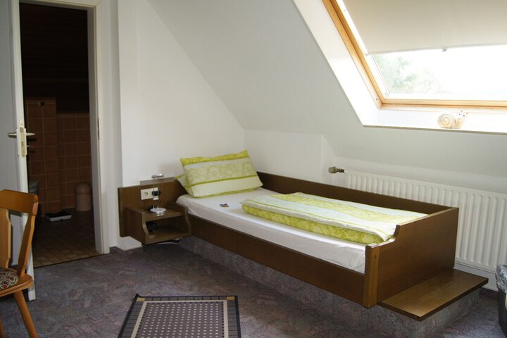 Room 4 of 37