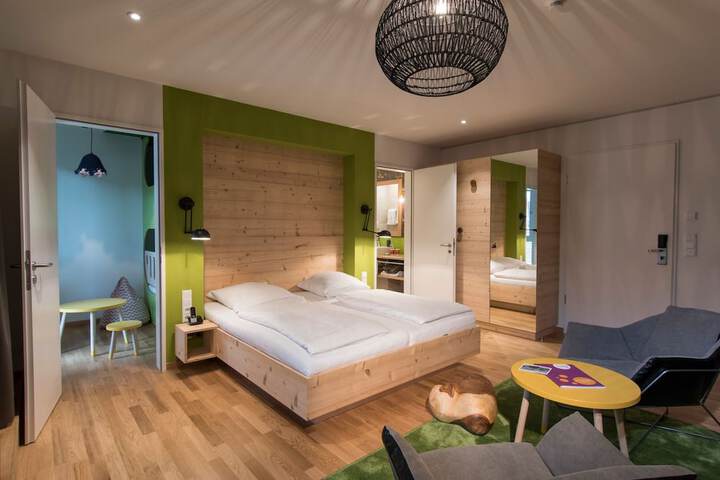Room 2 of 28