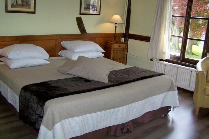 Room 3 of 77