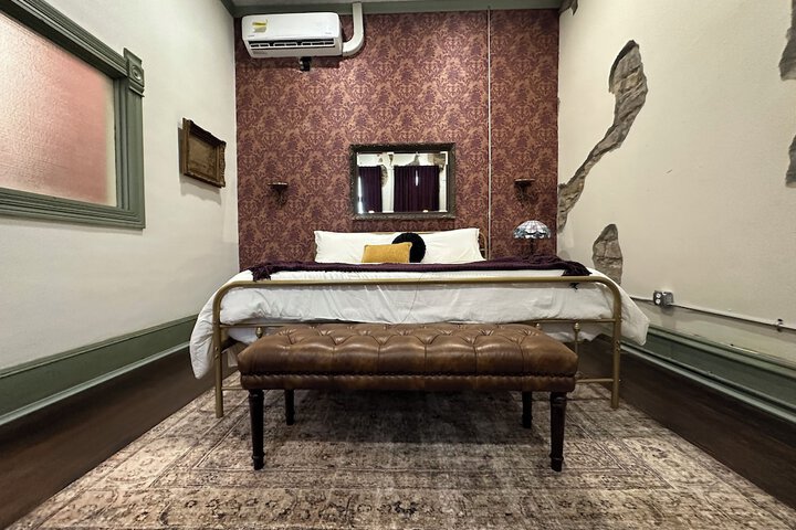 Room 5 of 76