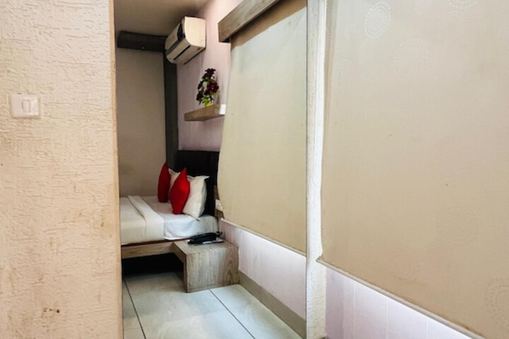 Room 13 of 84
