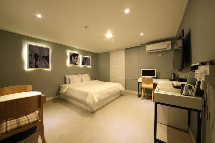 Room 2 of 29