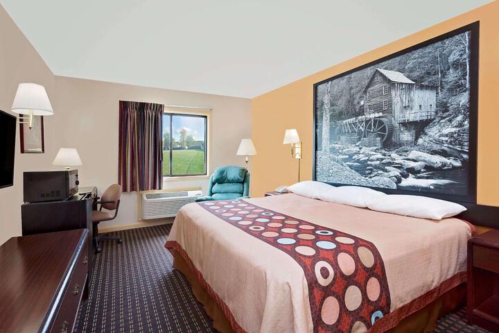 1 King Bed (4 of 7)