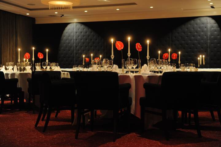 Ballroom/Hall 81 of 93