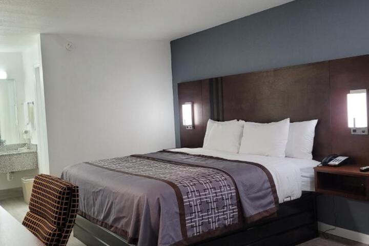 Standard | King Bed (8 of 10)