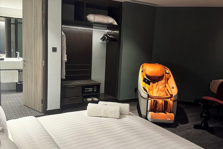 Room 38 of 84