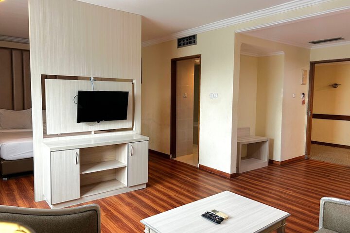 Room 8 of 28
