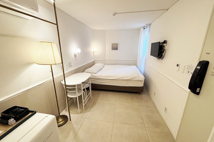 Room 62 of 96