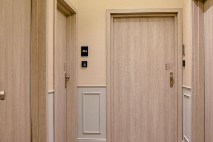 Room 13 of 77