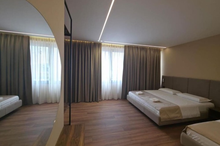Room 33 of 104