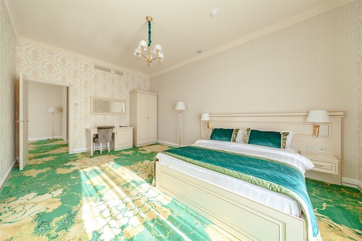 Room 17 of 40
