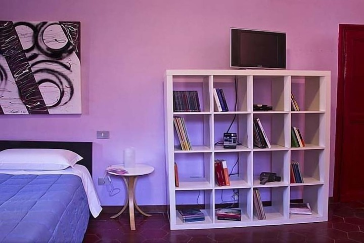 Room 2 of 53