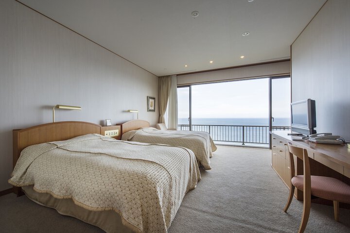 Room 18 of 100