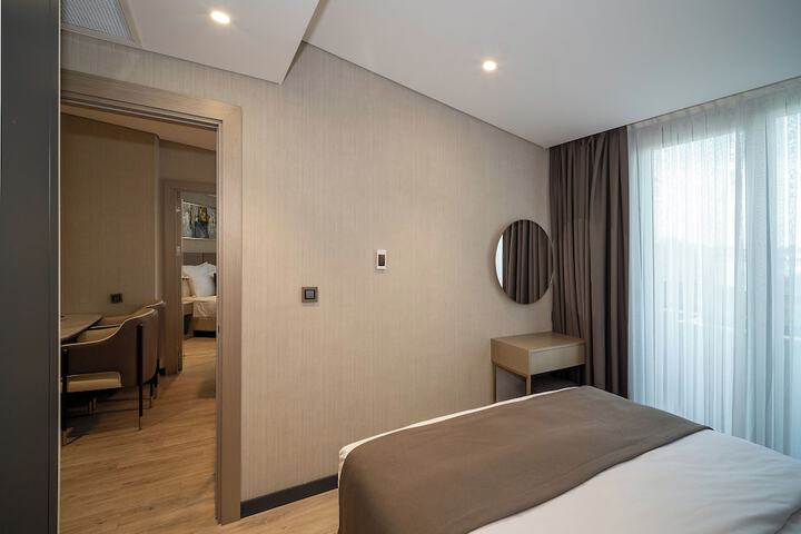 Room 32 of 170