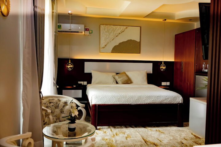 Room 8 of 20