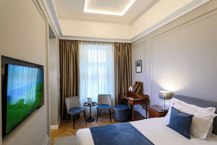 Room 16 of 34