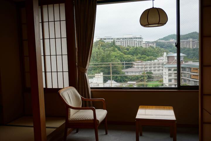 Room 13 of 110