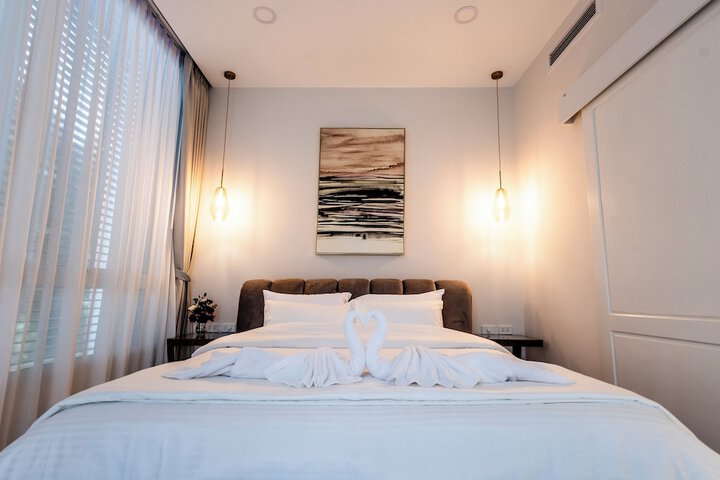 Room 36 of 213