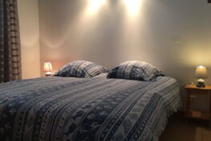 Room 5 of 12