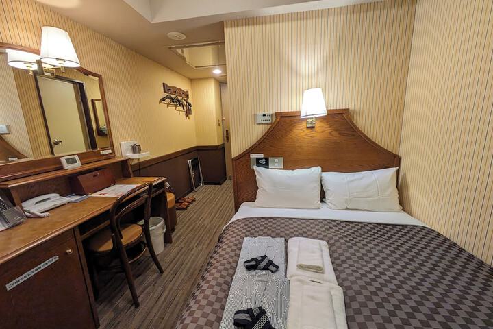 Room 11 of 34