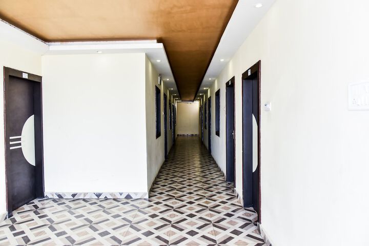 Ballroom/Hall 7 of 8