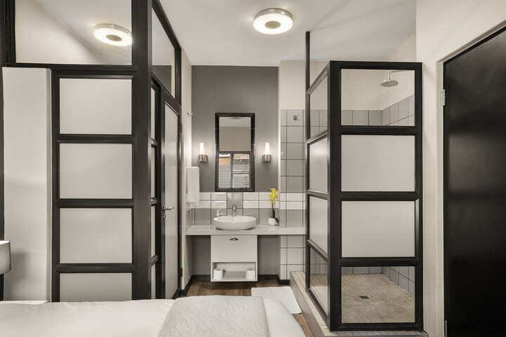 Room 205 of 215