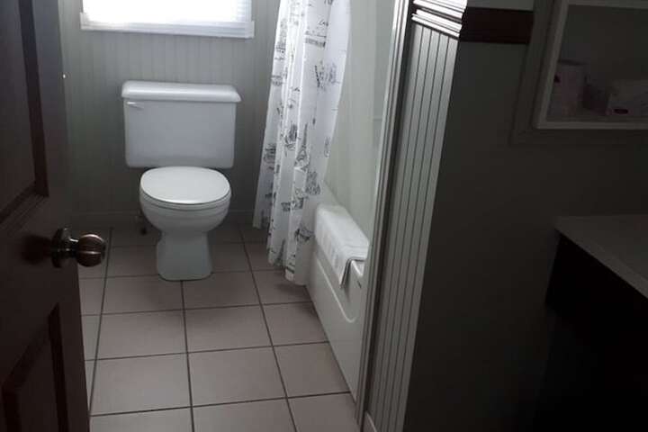Room 5 of 8