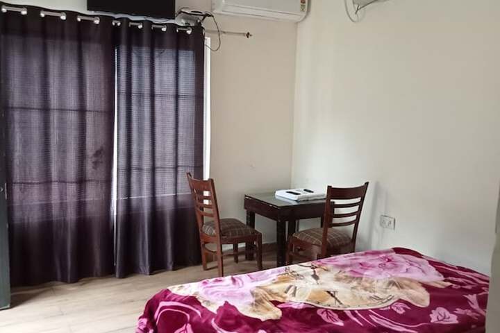 Room 2 of 9