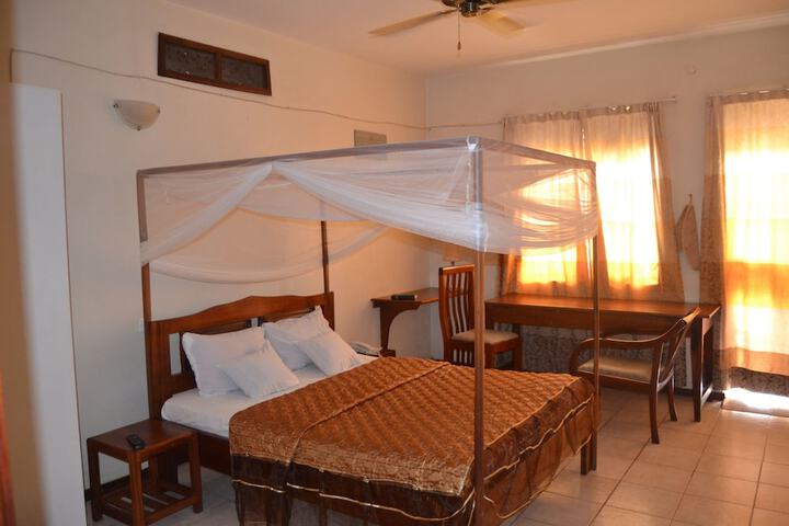 Room 10 of 84