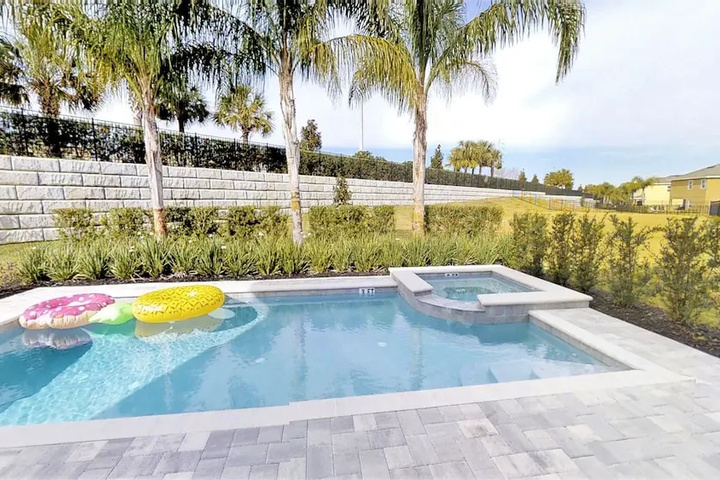 Pool 12 of 20