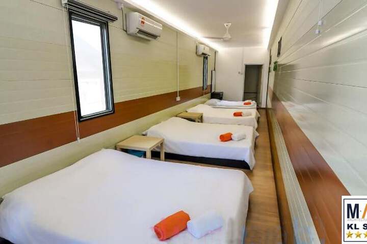Room 7 of 18