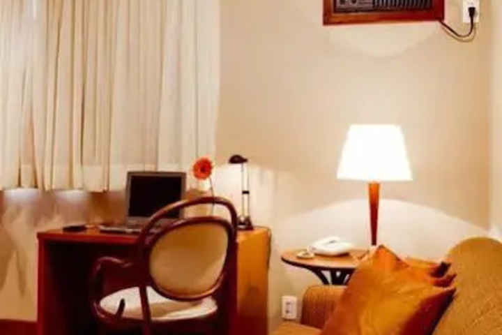 Room 5 of 7
