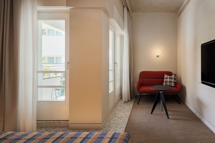 Room 11 of 34