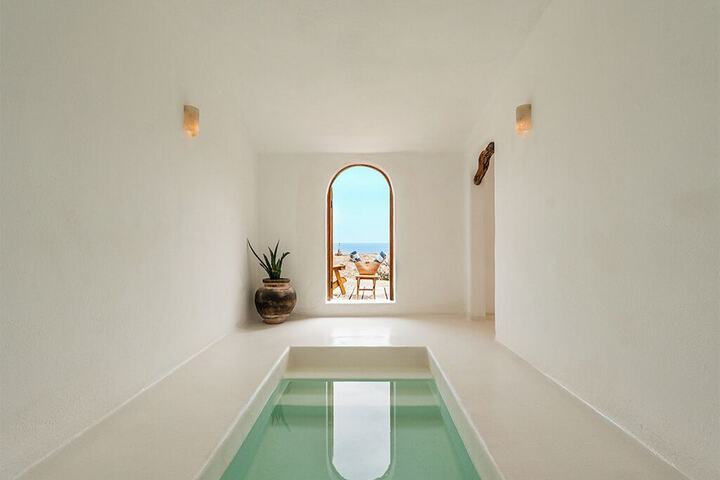 Pool 44 of 82