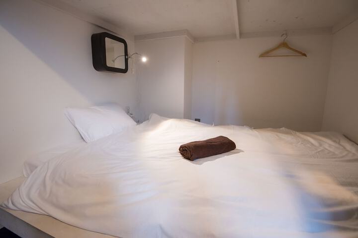 Room 11 of 80