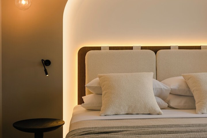 Room 42 of 214
