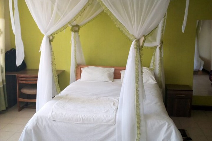 Room 8 of 21