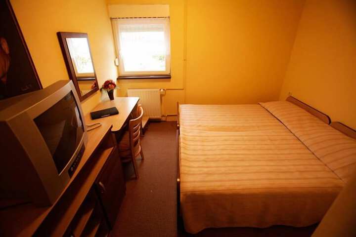 Room 8 of 29