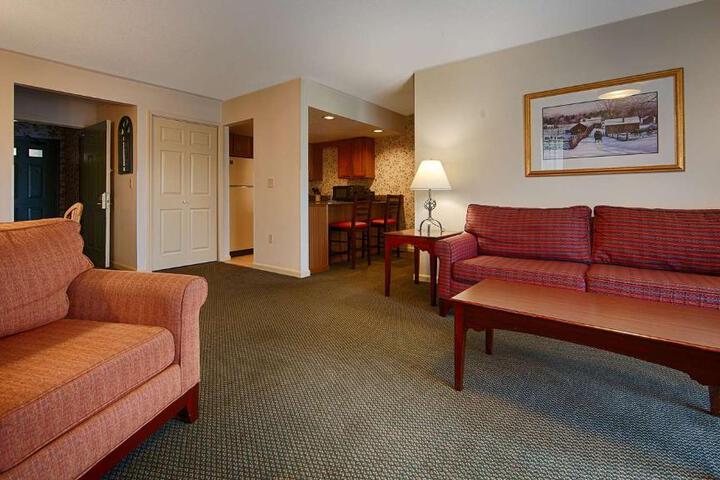 Suite 1 King Bed Second Floor Sofa Bed Kitchen Separate Living Area WiFi Full Breakfast (15 of 34)