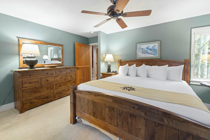 Room 25 of 234